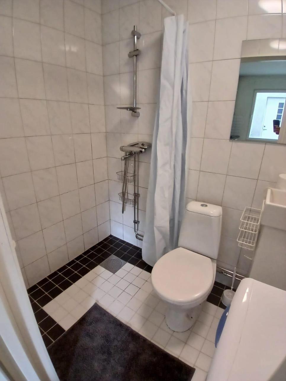 Flat Near To Apartment