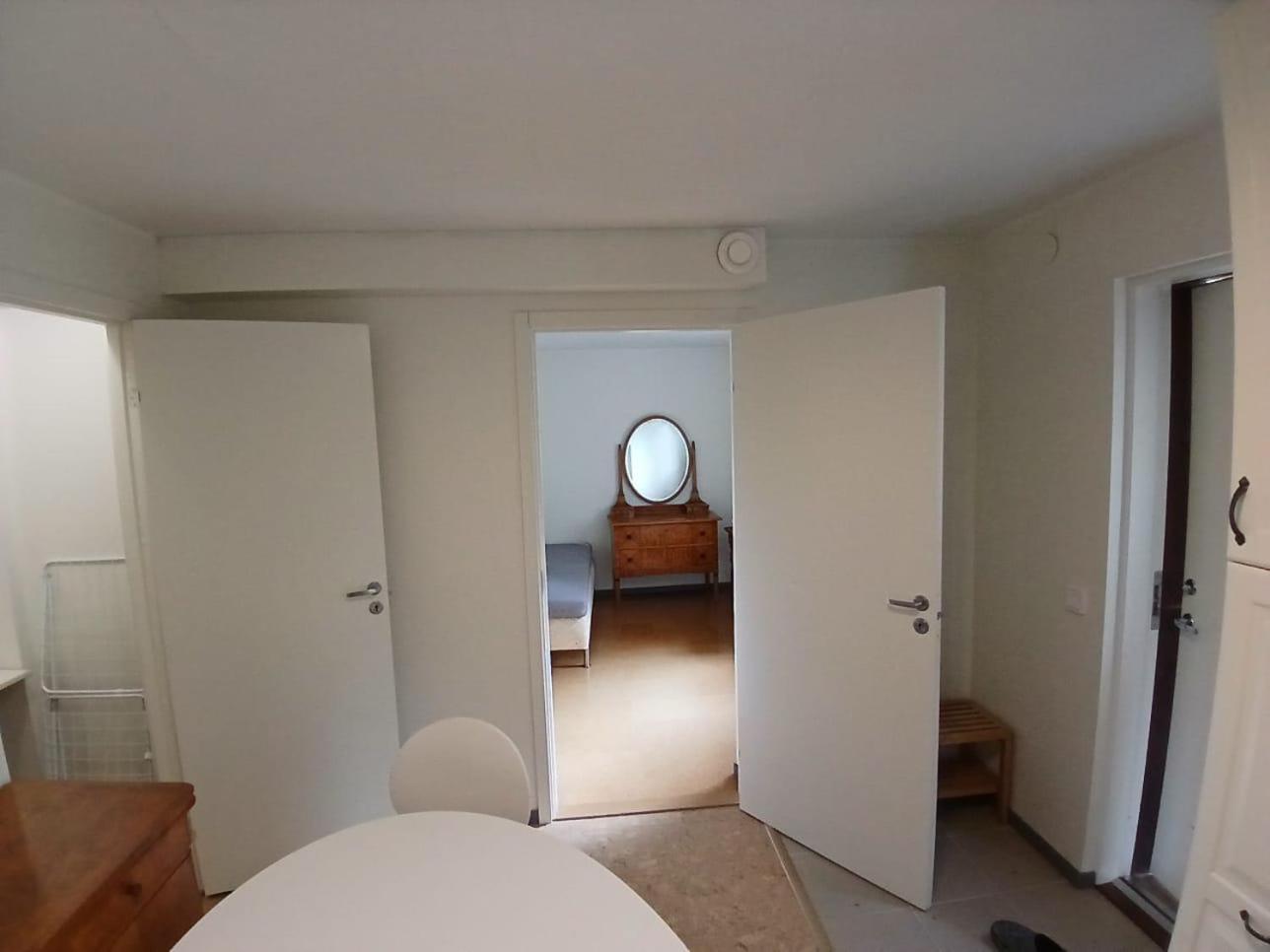 Flat Near To Apartment